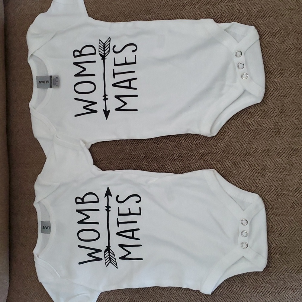 TWINS ONESIES NEVER USED,SIZE 3-6 MONTHS